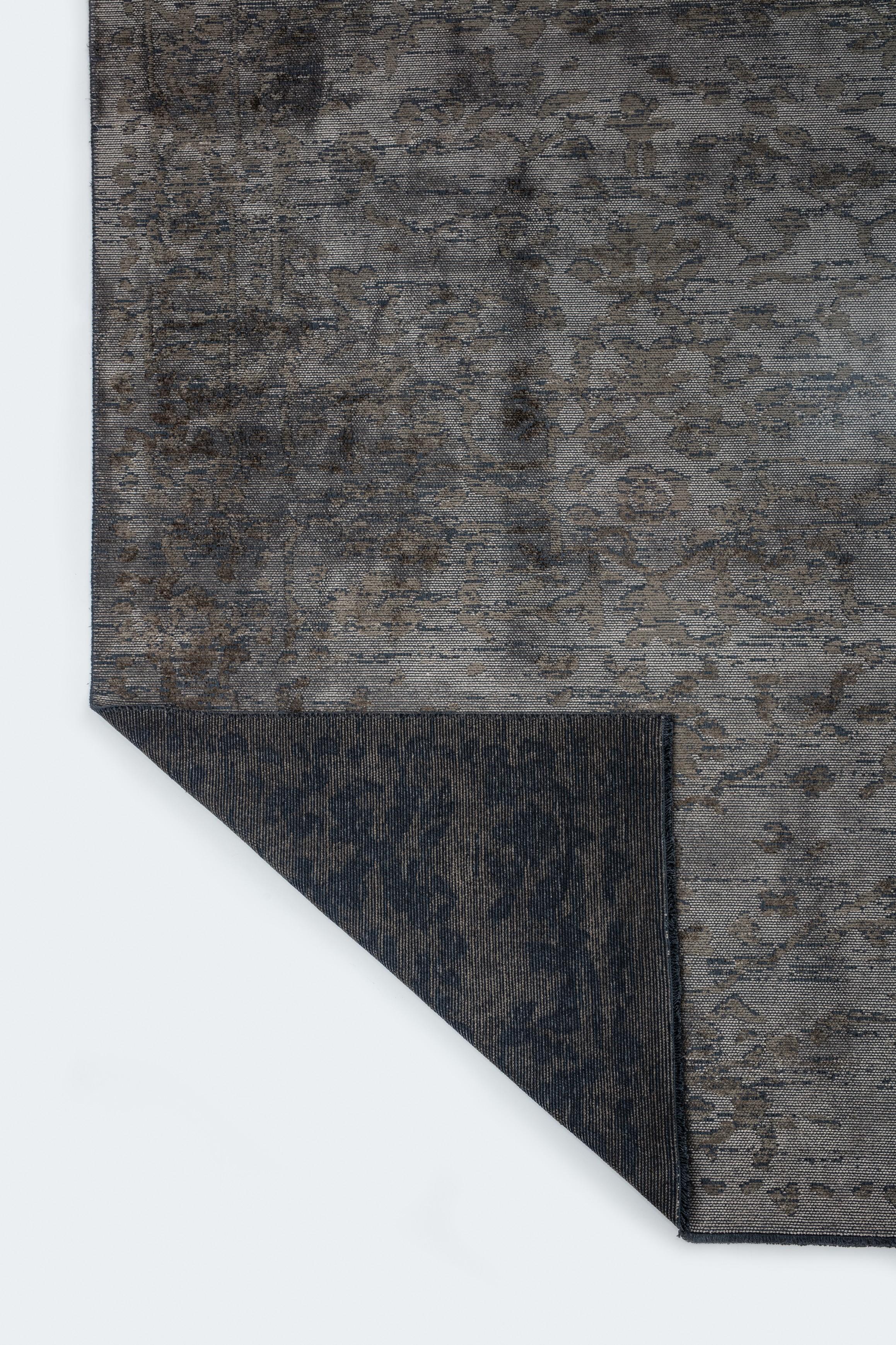 For Sale:  (Gray) Traditional Oriental Luxury Hand-Finished Area Rug 3