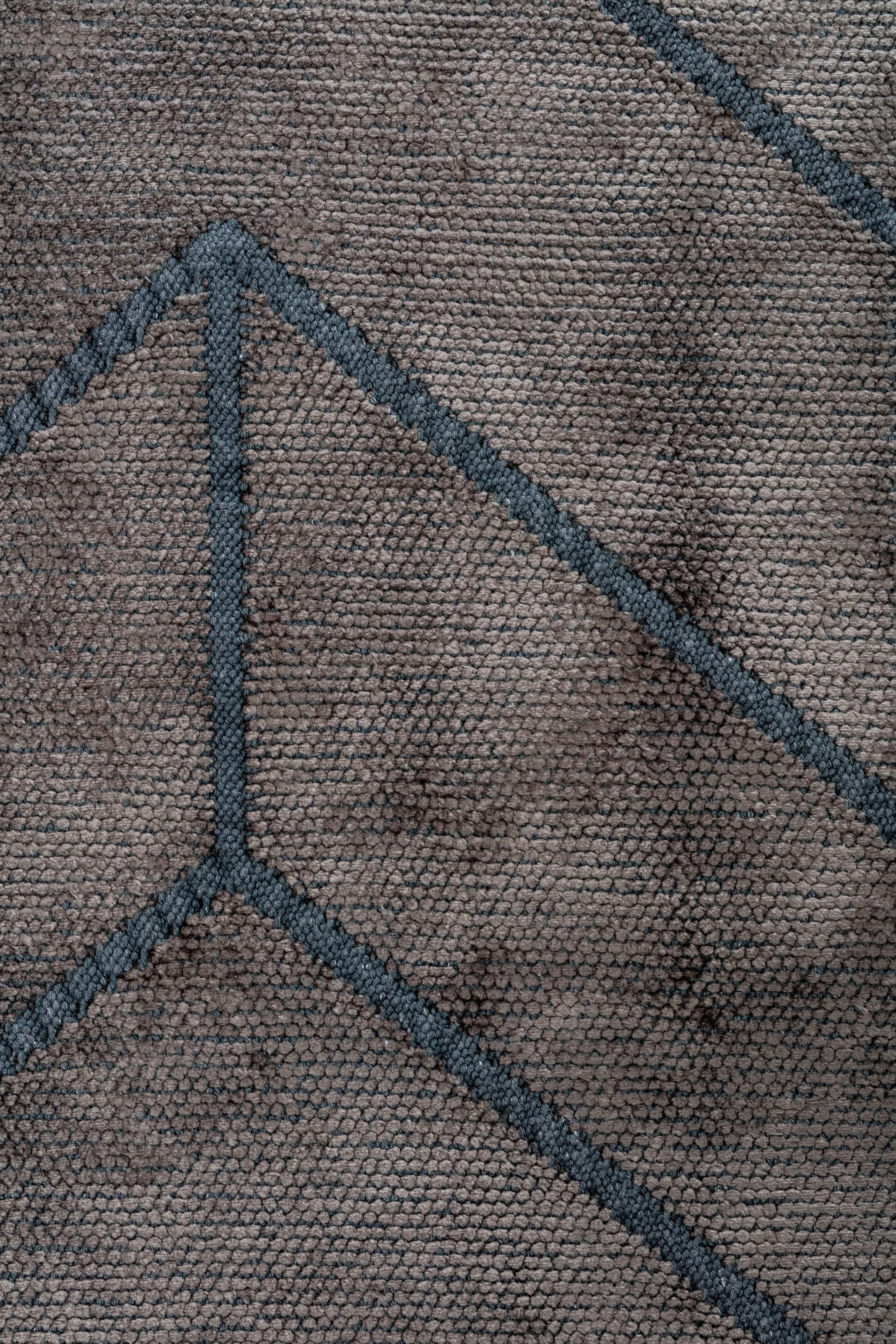 For Sale:  (Brown) Modern Chevron Luxury Hand-Finished Area Rug 5
