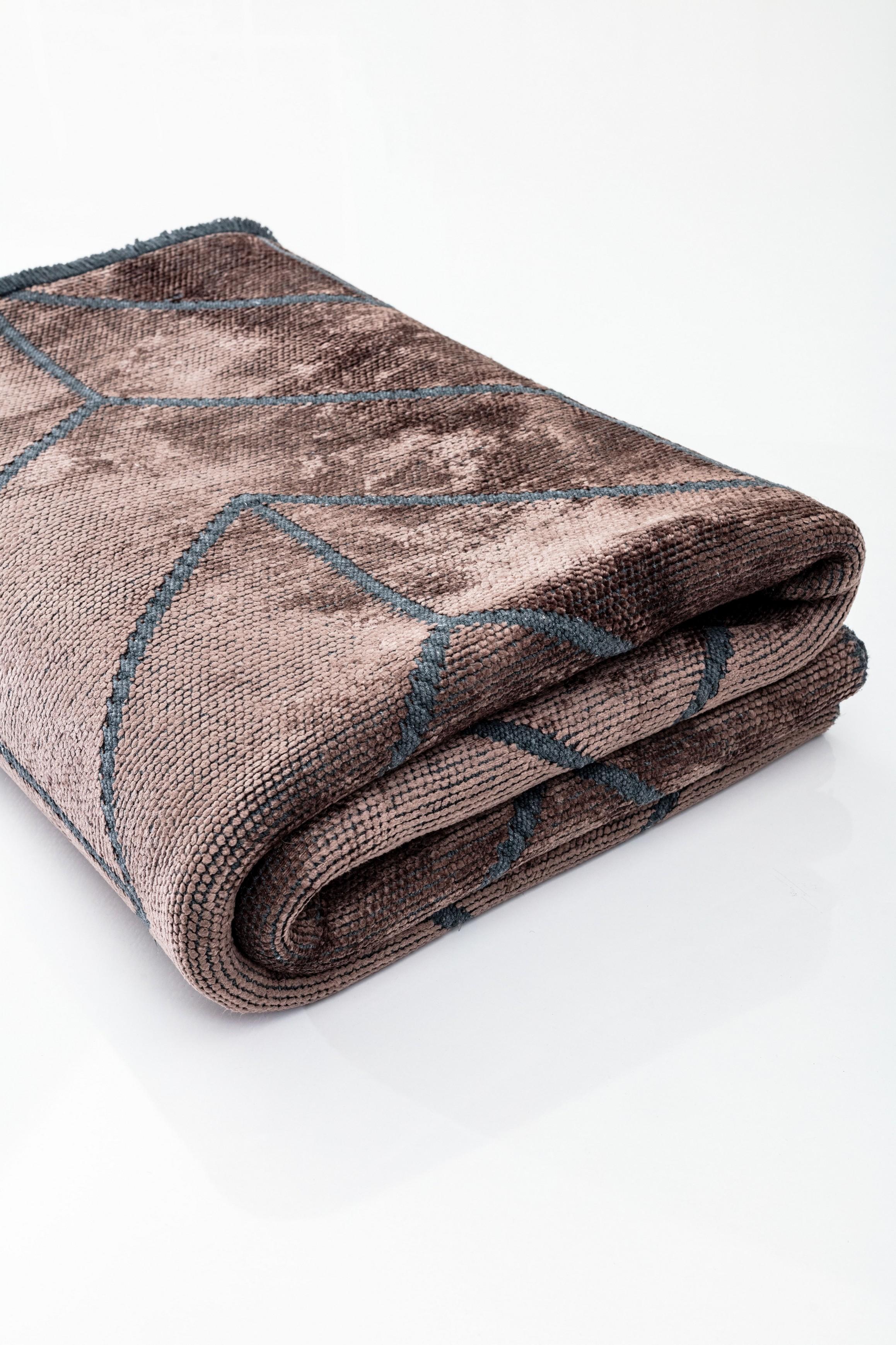 For Sale:  (Brown) Modern Chevron Luxury Hand-Finished Area Rug 4