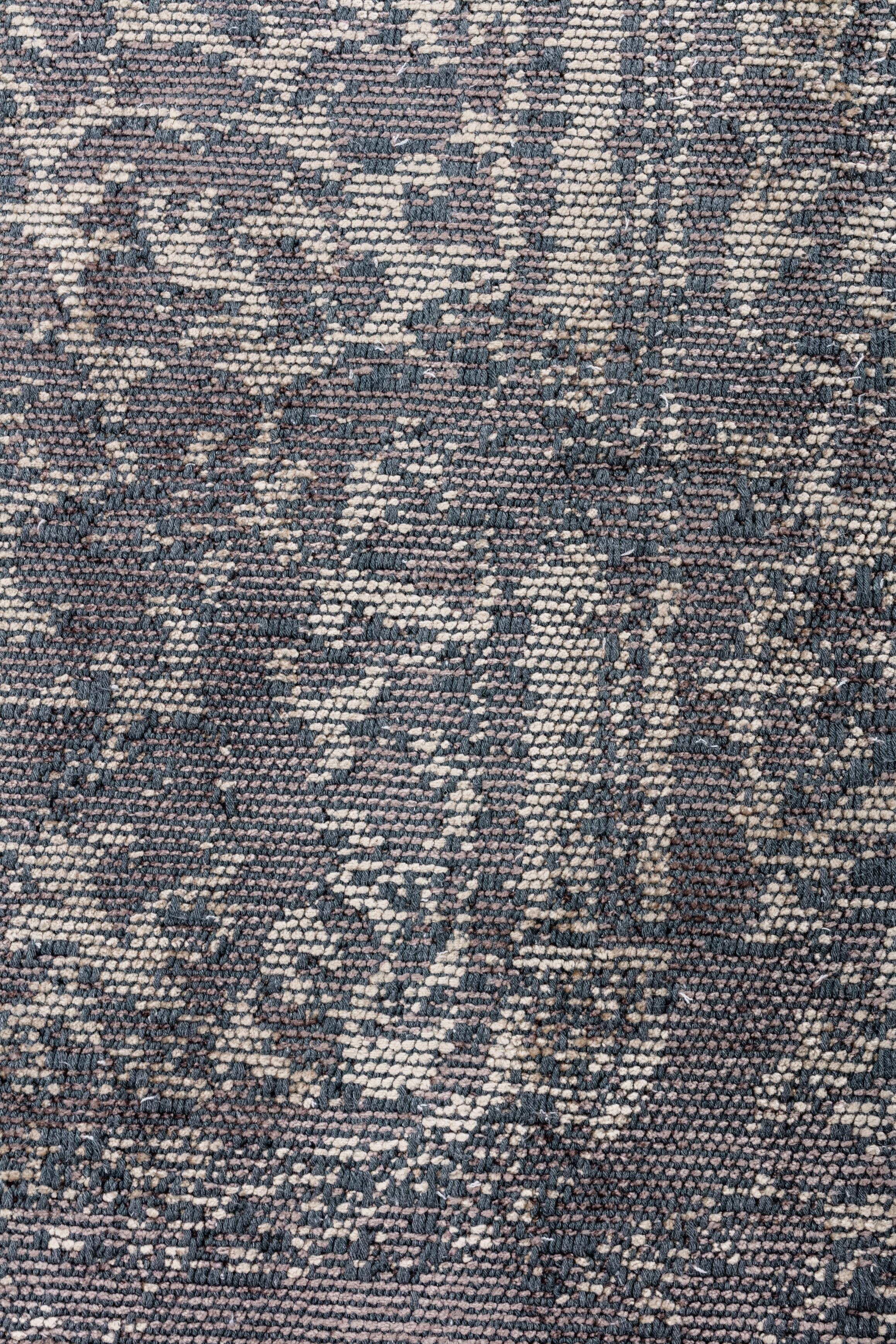 For Sale:  (Gray) Traditional Oriental Luxury Hand-Finished Area Rug 5