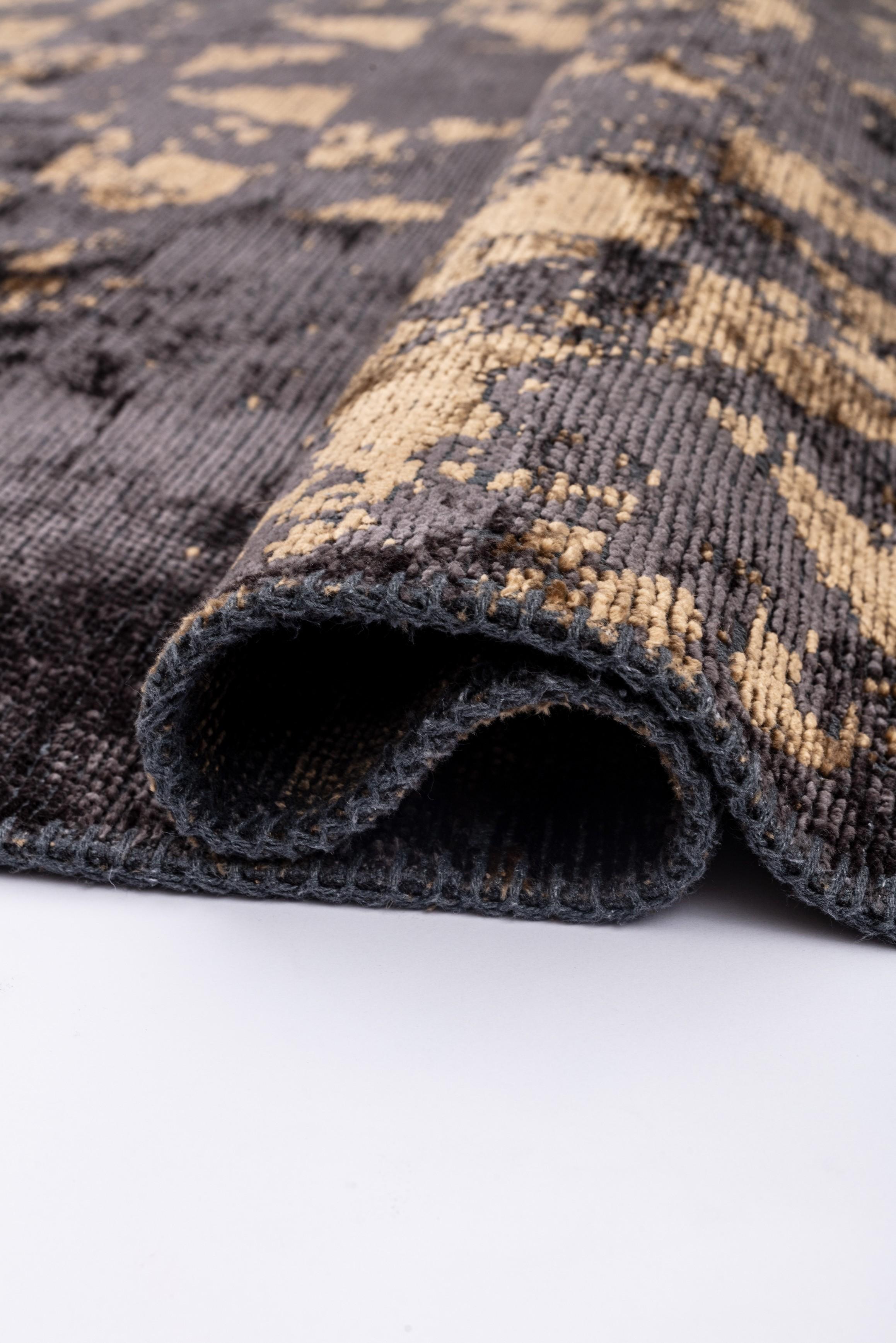 For Sale:  (Brown) Modern Camouflage Luxury Hand-Finished Area Rug 2