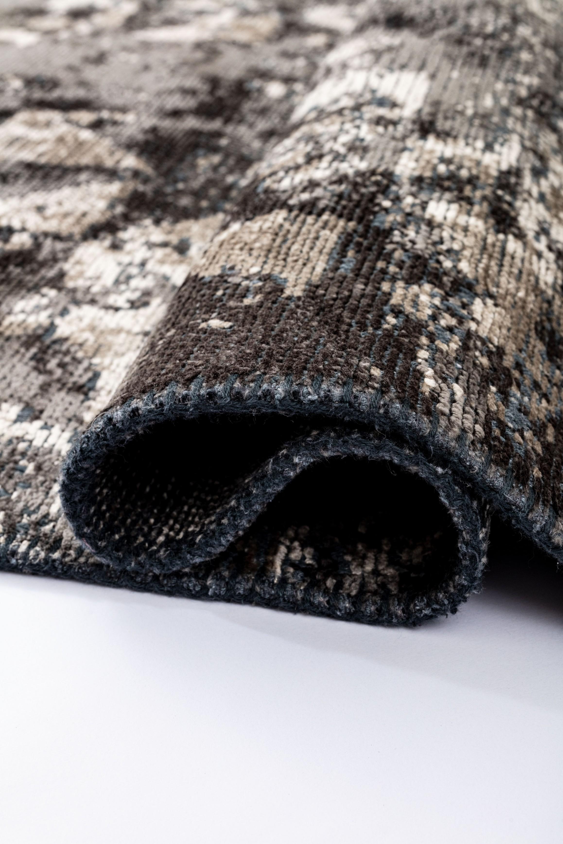 For Sale:  (Gray) Modern Camouflage Luxury Hand-Finished Area Rug 2