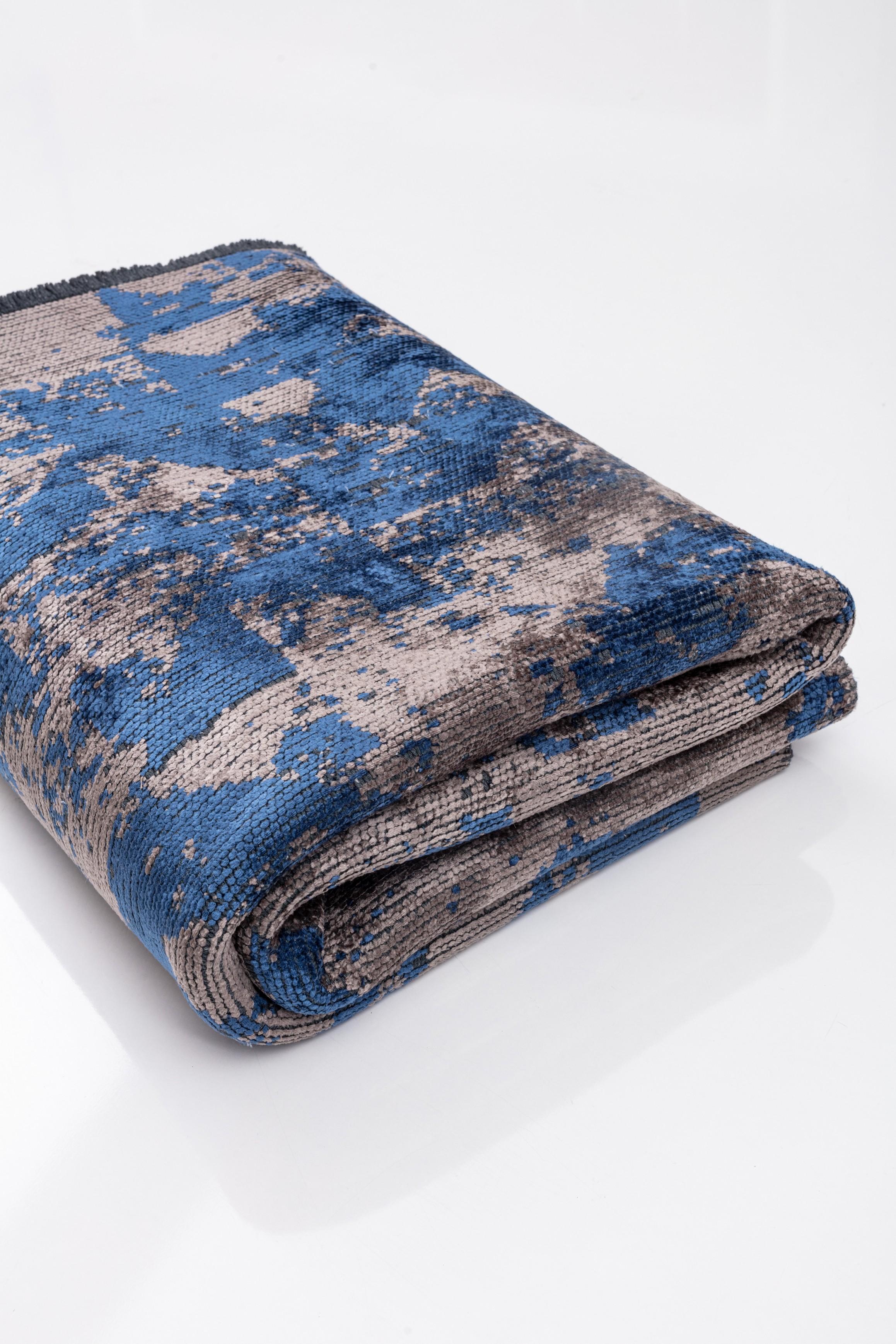 For Sale:  (Blue) Modern Camouflage Luxury Hand-Finished Area Rug 4