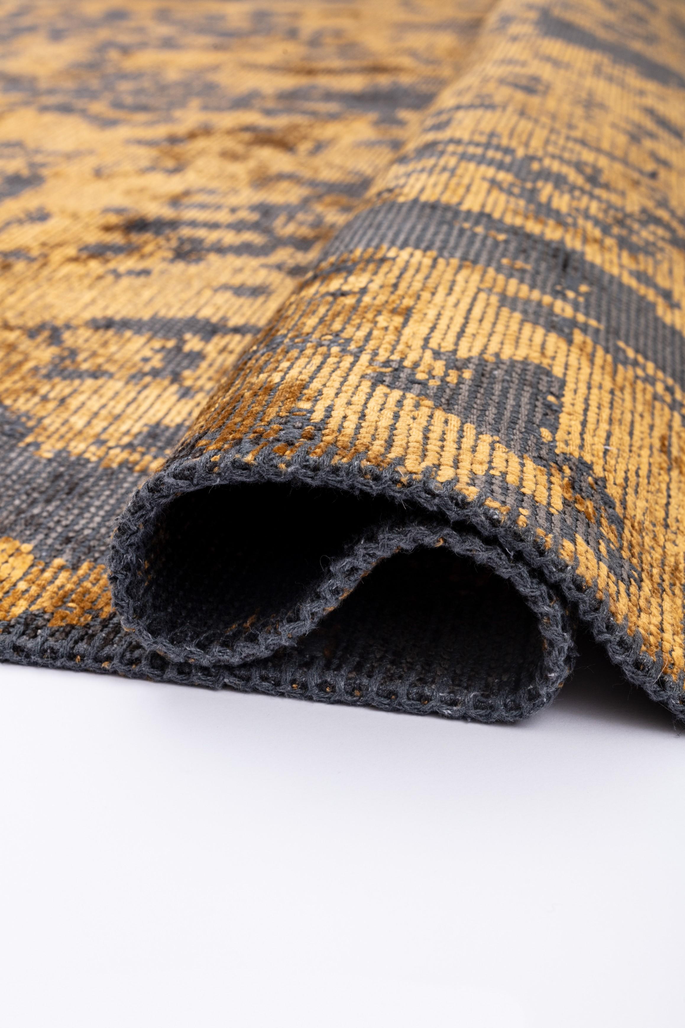 For Sale:  (Orange) Traditional Oriental Luxury Hand-Finished Area Rug 2