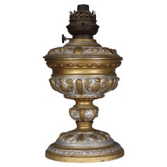 Una lampada ad olio originale in stile French Rococo, fusa in lega e sovradipinta