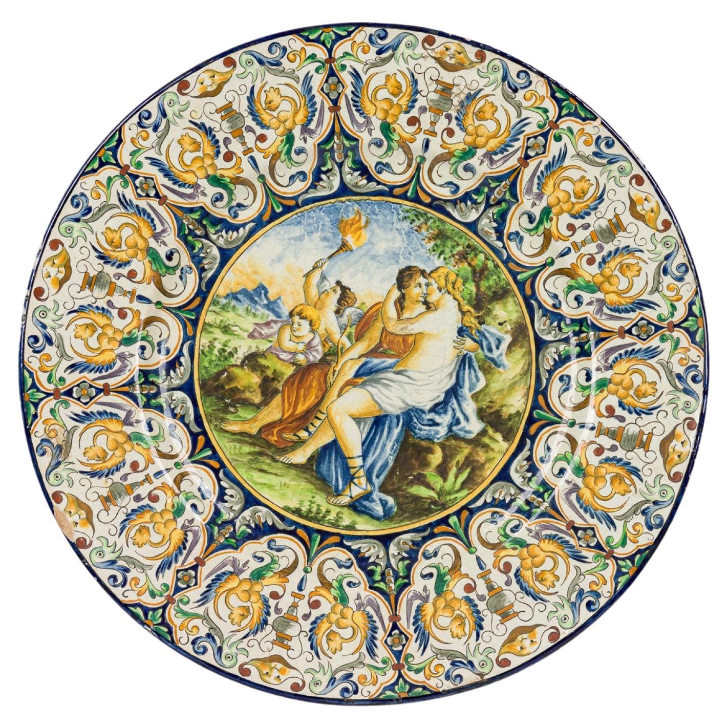 Piatto da esposizione rinascimentale italiano con figure classiche in vendita