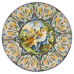 Piatto da esposizione rinascimentale italiano con figure classiche