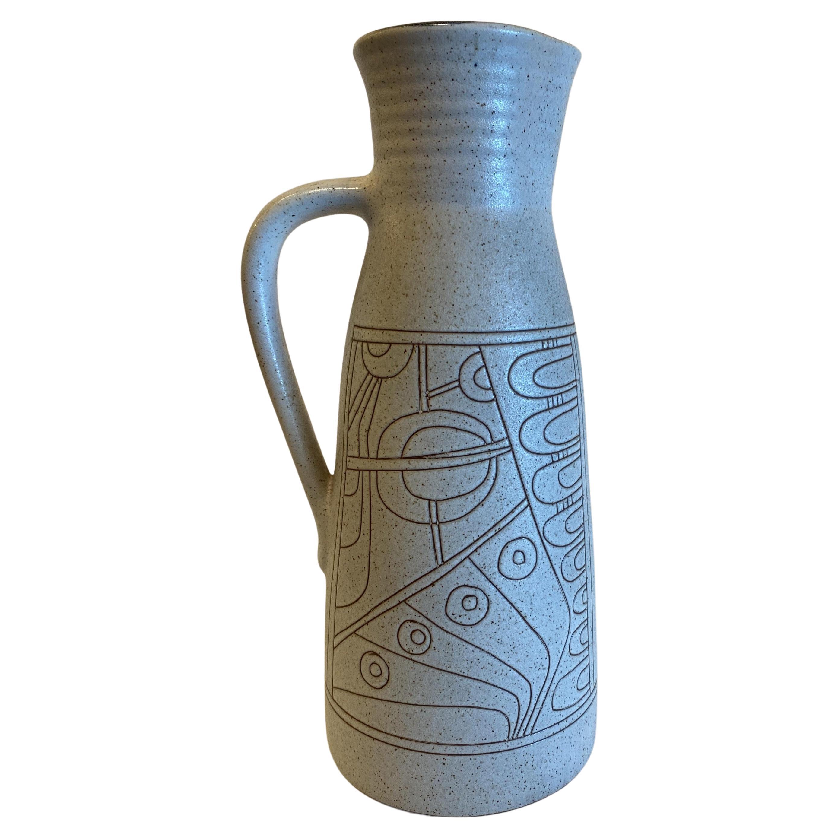 Brocca israeliana di metà secolo in ceramica smaltata Lapid Sgraffito