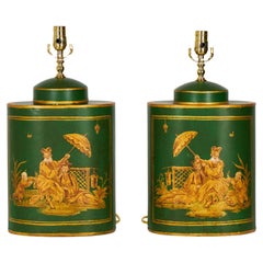 Paar englische Chinoiserie-Tischlampen, Genre-Szene, handbemalt, Teedose aus Zinn