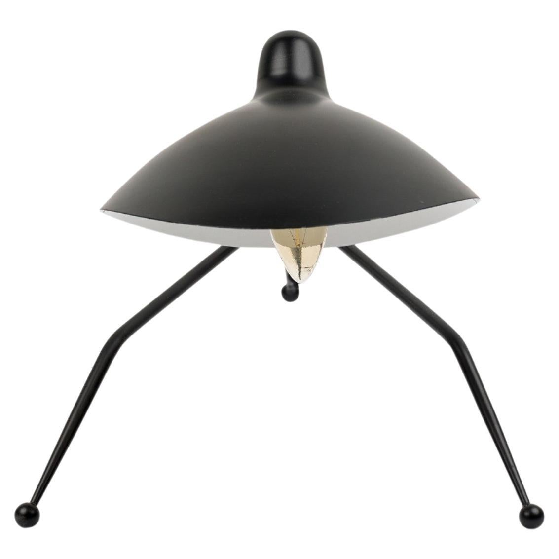 Louva Contemporary / Modern Black Metal Tripod Table / Desk Lamp