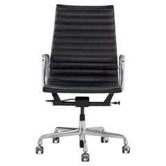 2014 Herman Miller Eames Aluminum Group Executive Desk Chair con base pneumatica