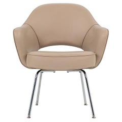 2021 Eero Saarinen für Knoll Executive Arm Esszimmerstuhl aus braunem Leder