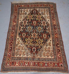 Alfombra antigua Qashqai Kashkuli con diseño de medallón repetido, Circa 1900