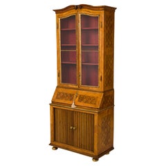 Secrétaire / bibliothèque Biedermeier allemand en bois d'olivier marqueté et doré à la parcelle