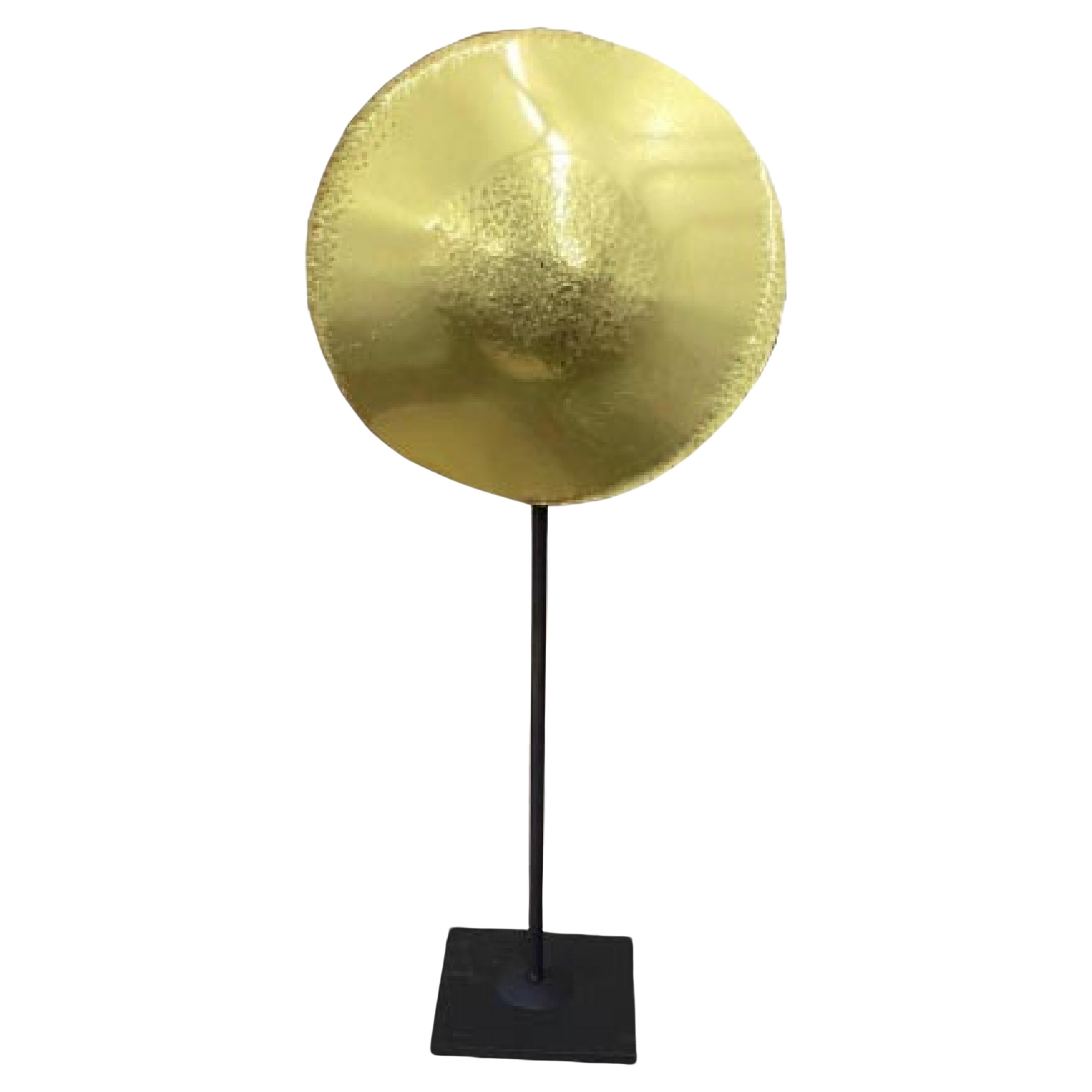 Robert Lee Morris, « Tall Round Sail », sculpture avec disque en laiton, 2018 en vente