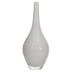 Vaso a bocciolo in vetro bianco scandinavo di metà secolo