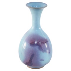 Vase chinois en porcelaine émaillée bleu et violet