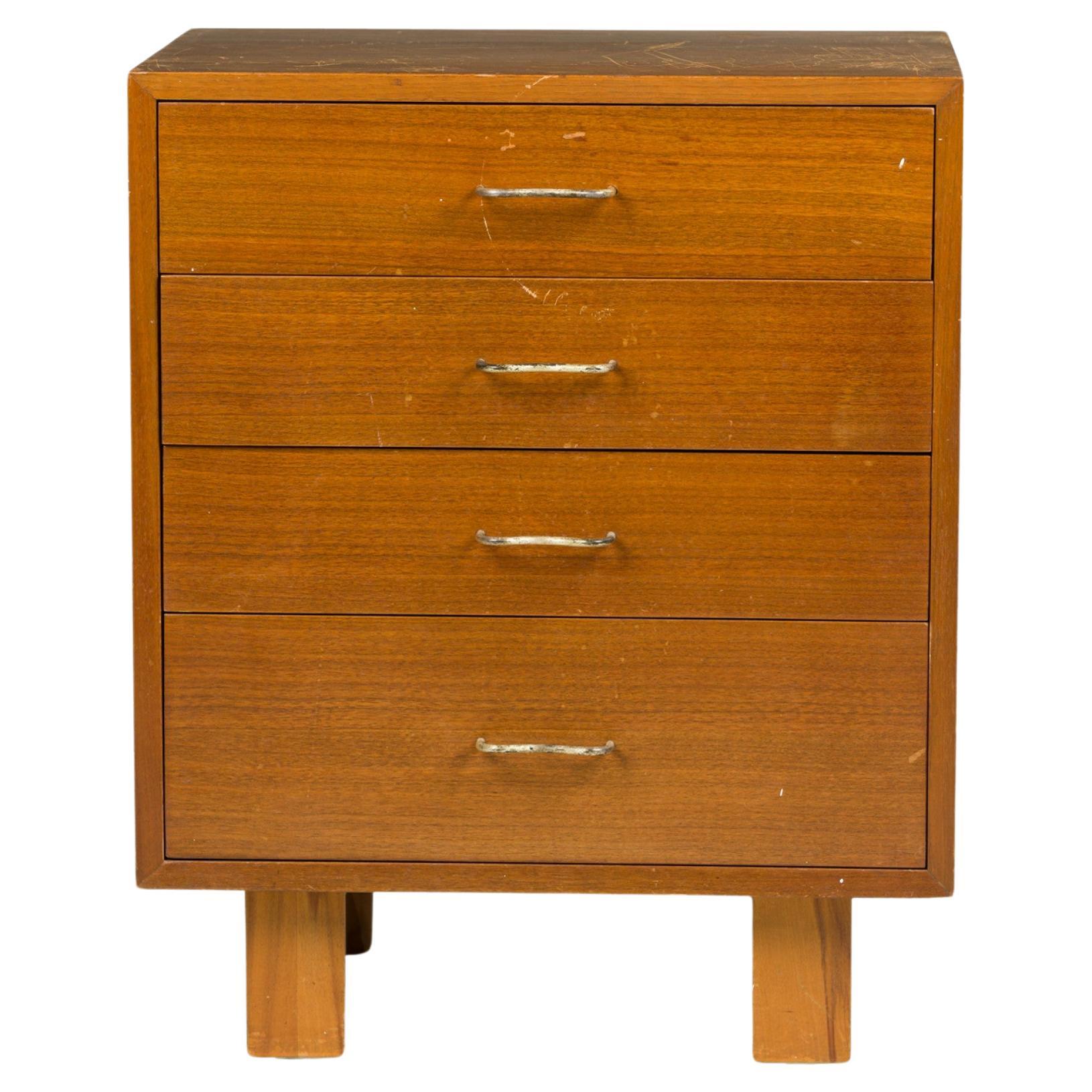 George Nelson per Herman Miller Commodo a 4 cassetti in noce impiallacciato
