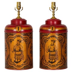 Paar englische Chinoiserie-Tischlampen mit rotem, handbemaltem Zinngefäß