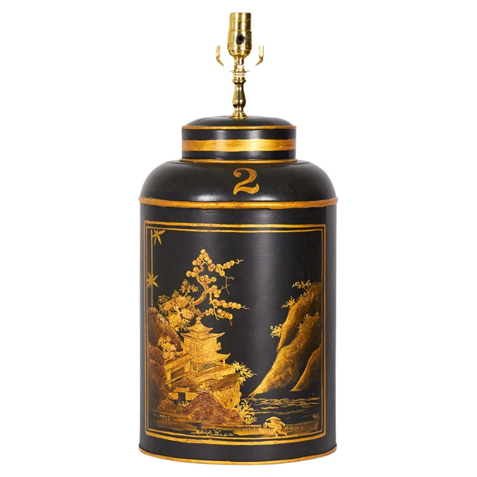 Vintage English Chinoiserie Landschaft Hand-Painted Tole Tea Caddy Tischlampe im Angebot