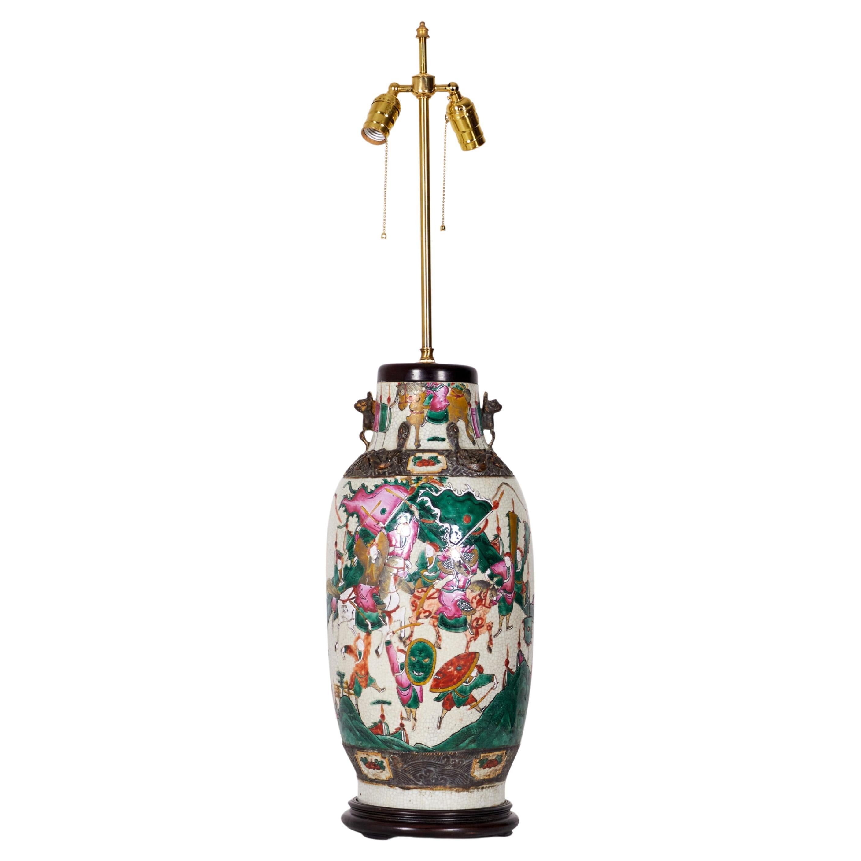Antica lampada da tavolo in vaso di porcellana cinese Famille Rose Procession Scene Design