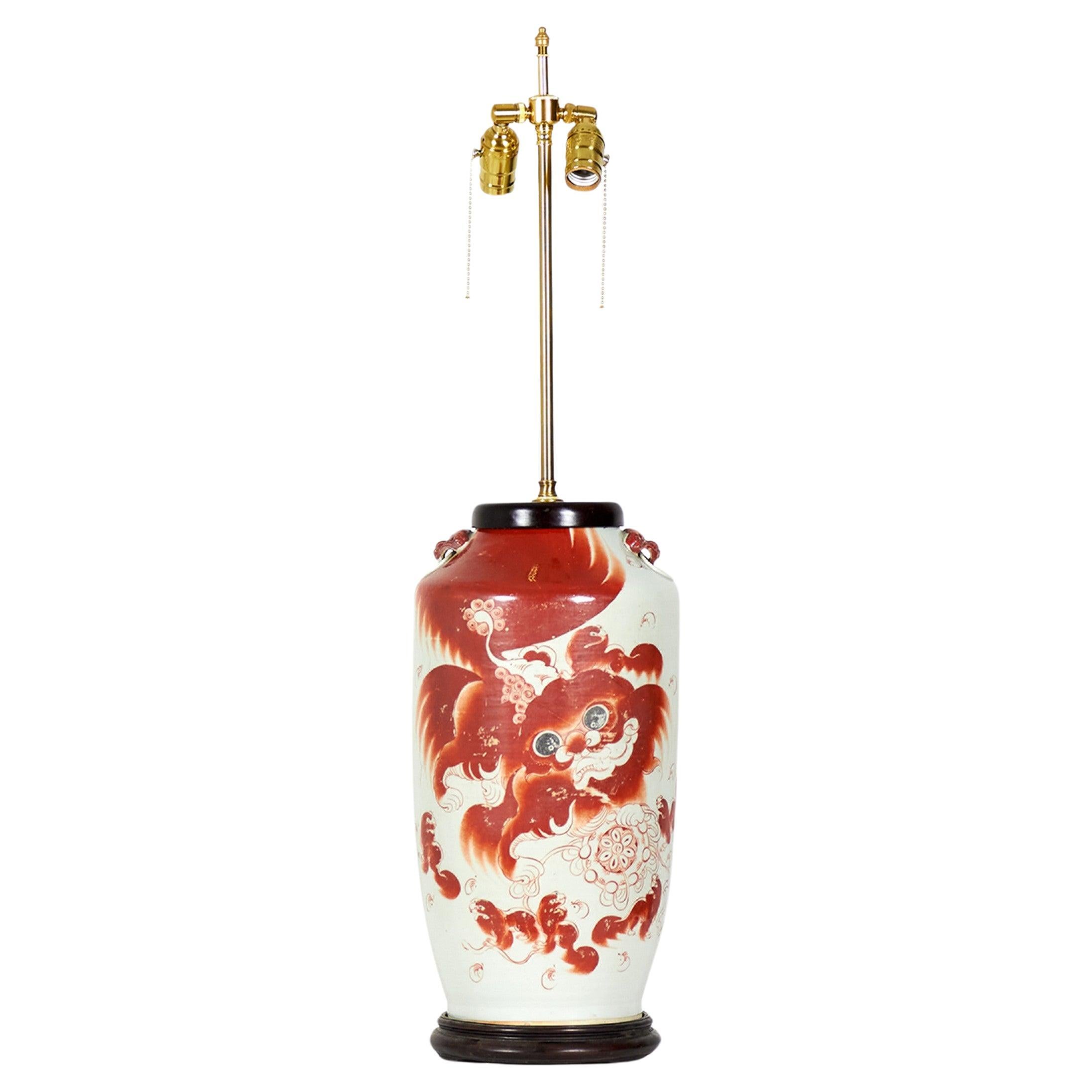 Lampe de bureau chinoise ancienne à vase en porcelaine rouge de conception Taishi Shaoshi