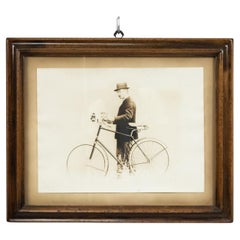 Ritratto di uomo di campagna inglese e bicicletta
