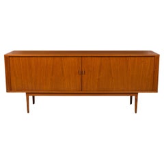 Peters Løvig, mobile server danese di metà secolo con porta a tamburo in legno  / Credenza