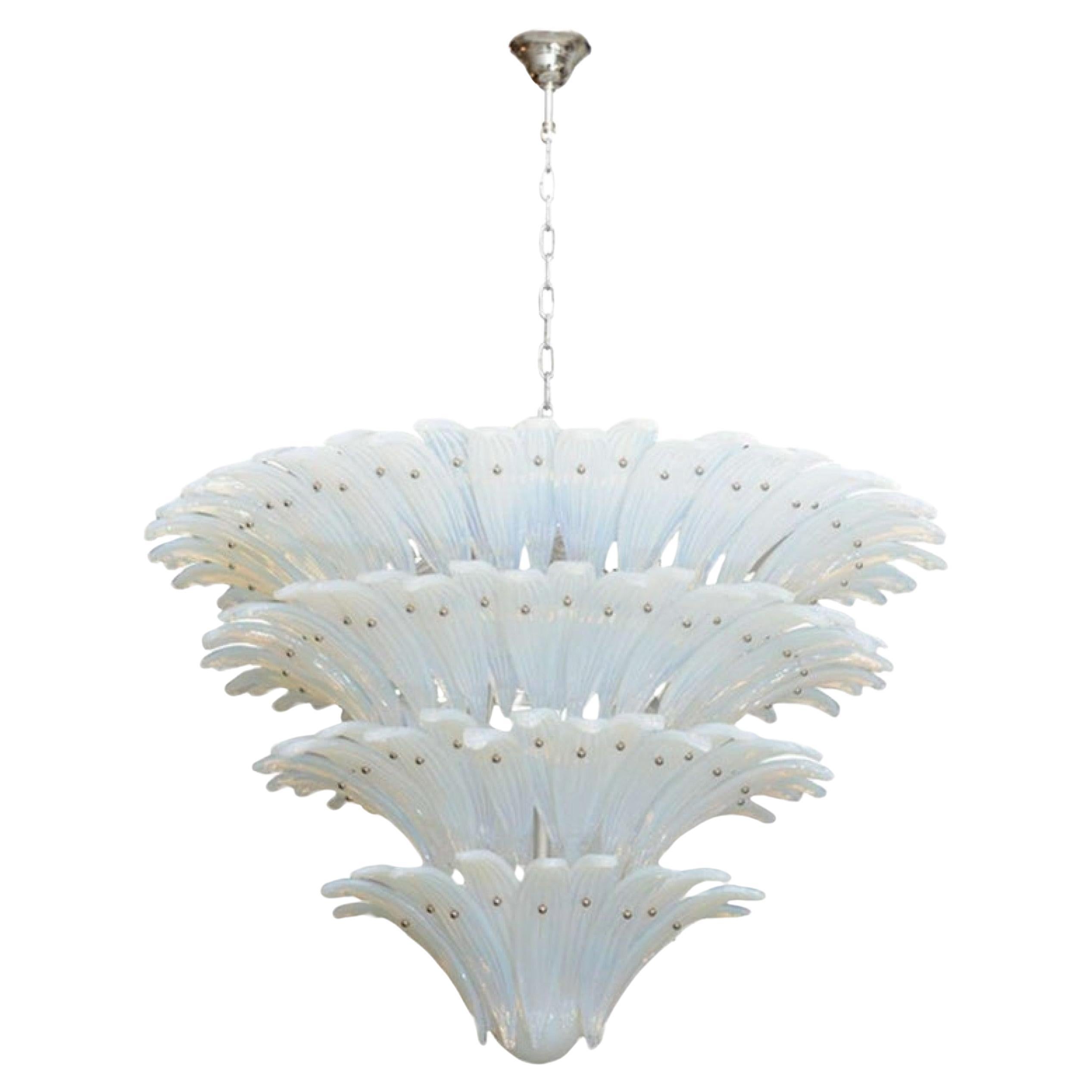 Lampadario Monumentale Sabino in vetro opalescente in vendita