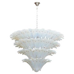 Lustre monumental en verre opalescent Sabino