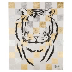 Quadro contemporaneo di una tigre su tela con foglie di metallo prezioso e acrilico