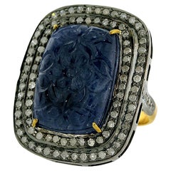 18,65 Karat geschnitzter blauer Saphir Cocktail-Ring mit Diamanten aus 18 Karat Gold