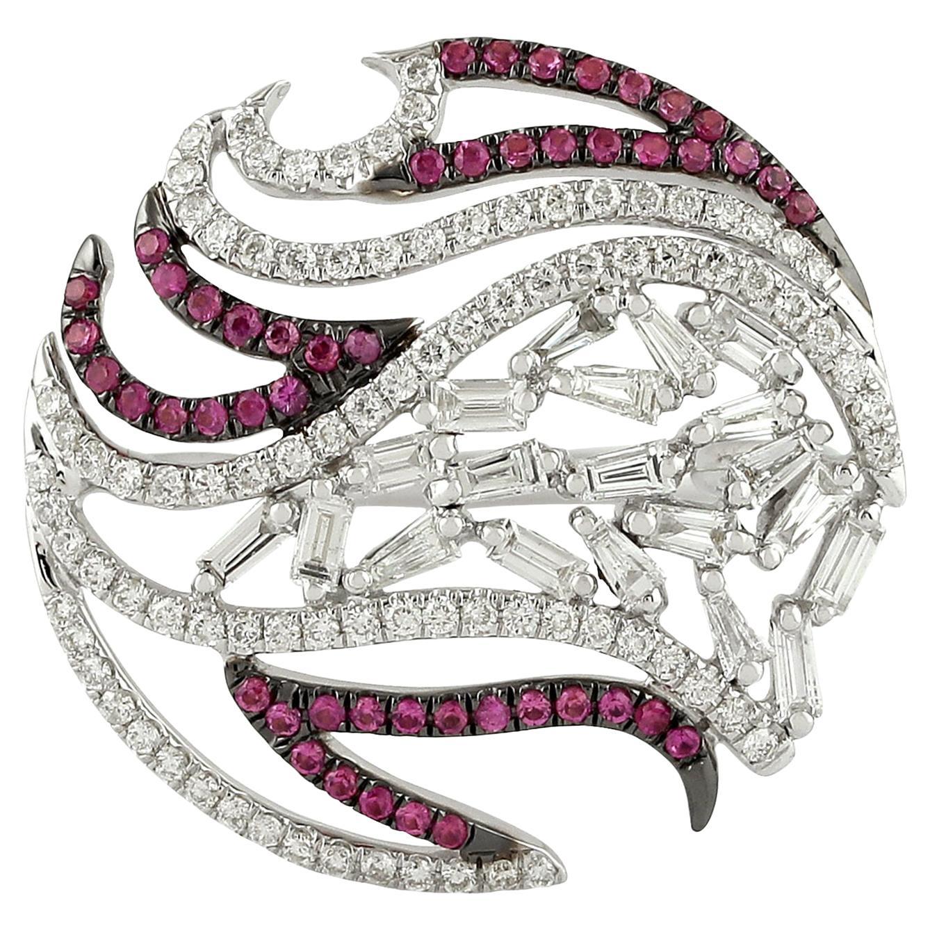 Runder Ring in Form eines rosafarbenen Saphirs und Diamanten aus 18 Karat Weißgold im Angebot
