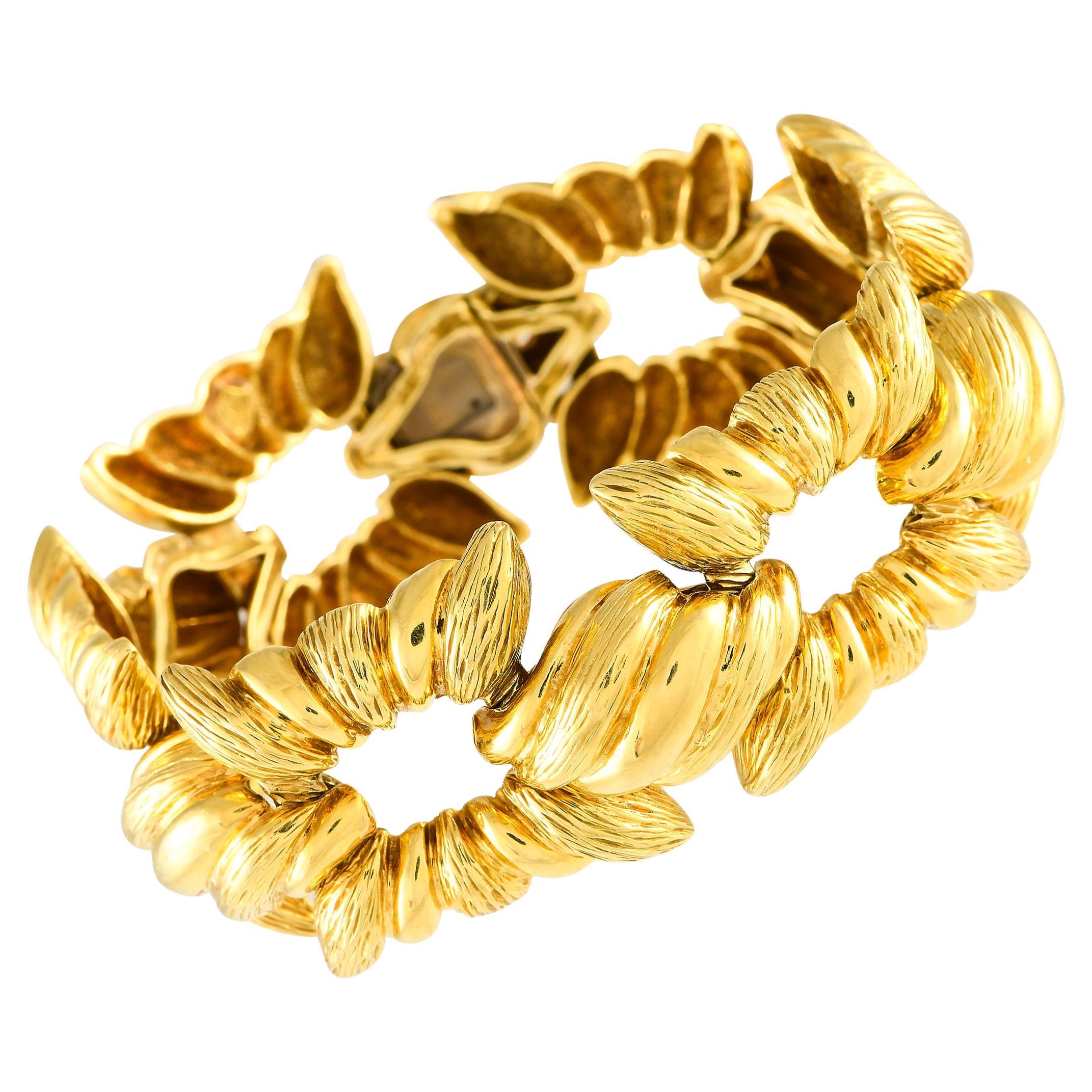 Van Cleef & Arpels Vintage 18K Yellow Gold Fluted Textured Link Bracelet For Sale