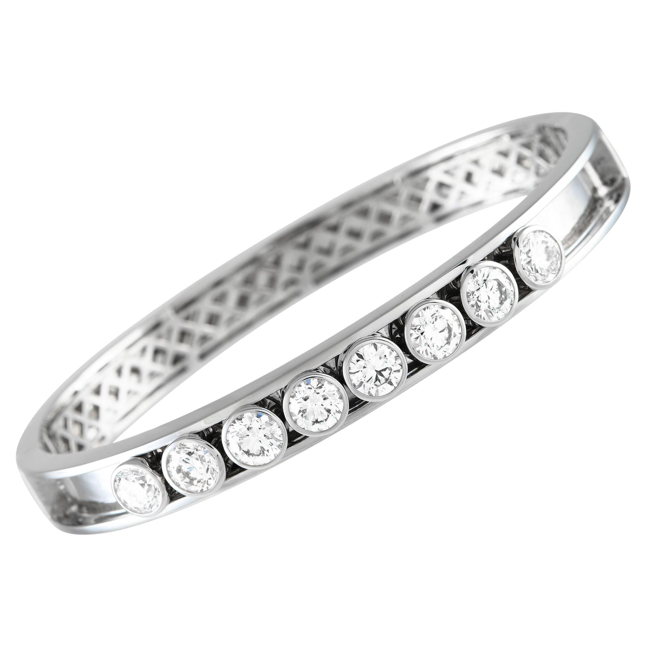 18K White Gold 4.25ct Moving Diamond Bangle Bracelet For Sale
