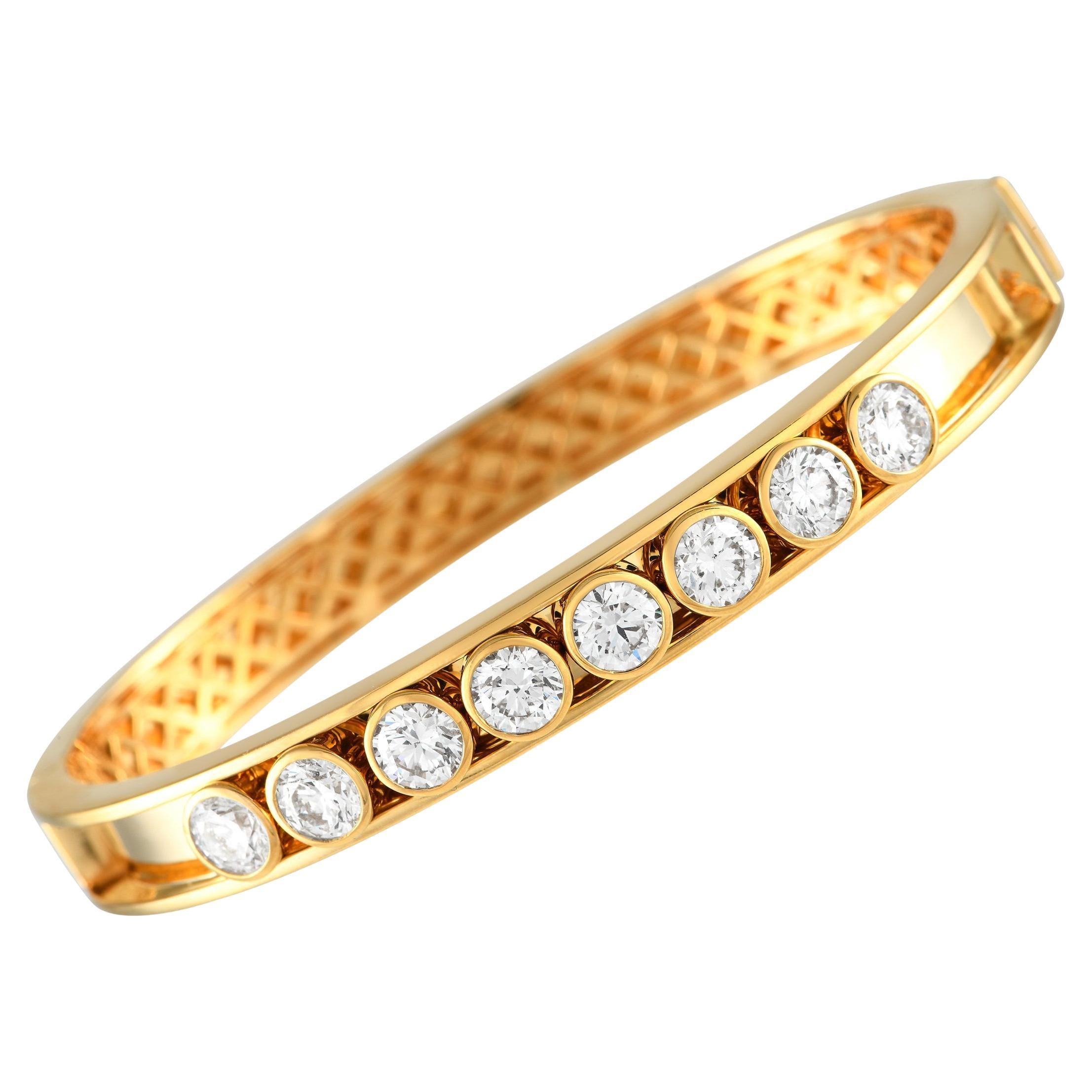 18K Yellow Gold 4.25ct Eight Moving Diamond Bangle Bracelet For Sale