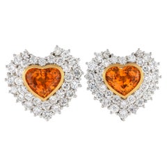 Boucles d'oreilles cœur en or blanc et jaune 18 carats avec diamants de 3,62 carats et saphirs