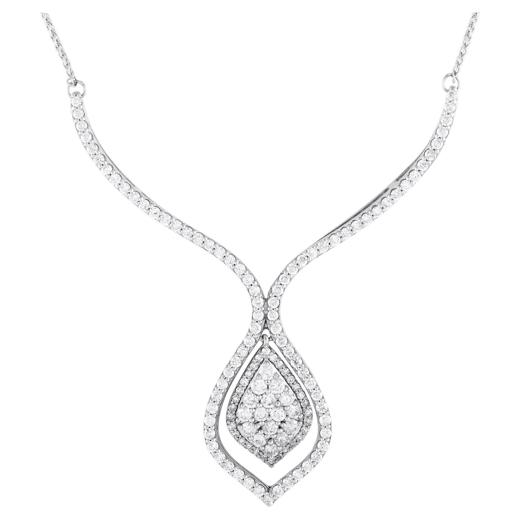 Collier en or blanc 14 carats avec diamants de 1,50 carat  en vente