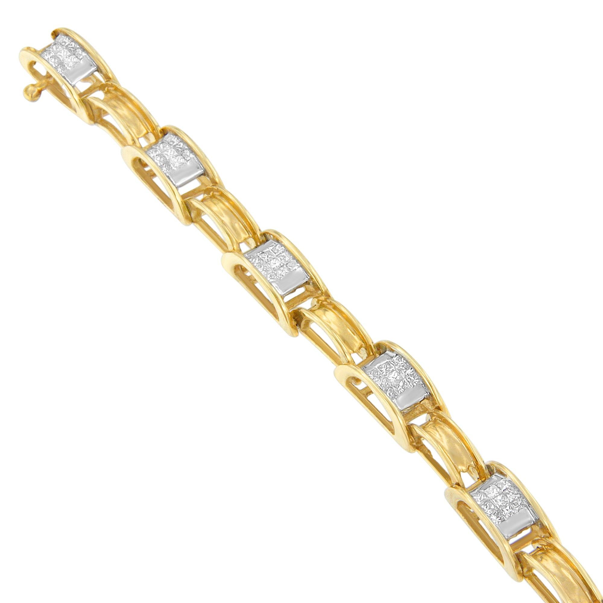 Composé de maillons en or jaune 14 carats de tailles alternées, ce bracelet audacieux est orné de magnifiques diamants de taille princesse classique, créant ainsi un cadeau unique pour la femme au goût irréprochable.

Caractéristiques du produit :