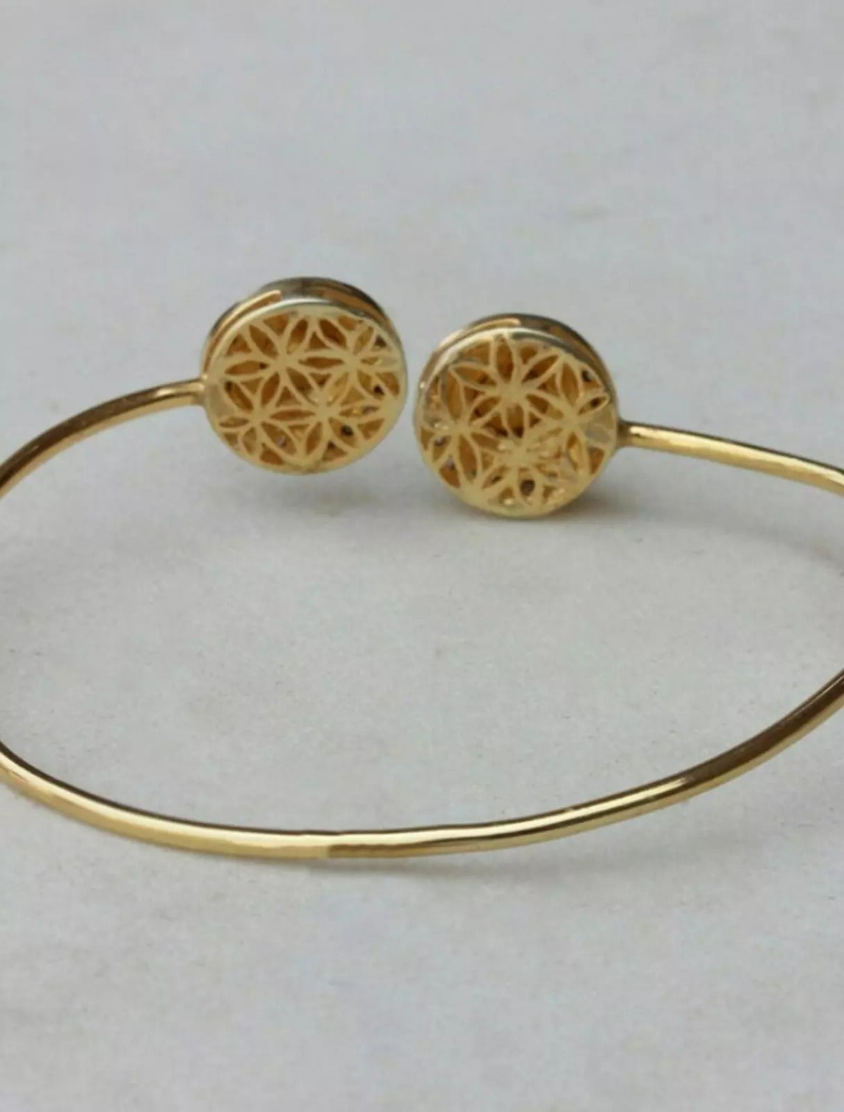 Rose Cut Diamond Cuff Bracelet For Women 925 Sterling Silver Handmade Jewelry.
Light weight can be worn everyday

Additional information:
Material: 925 Sterling Silver, Natural Diamond
Shape: Round
Occasion: Anniversary, Birthday, Christening,