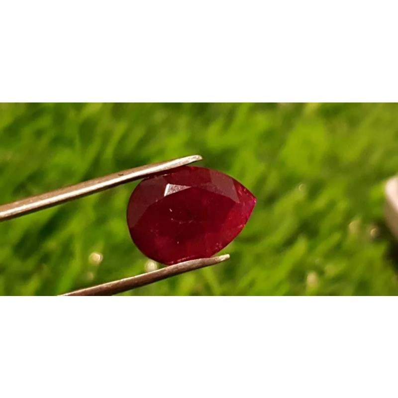 Rubino del Mozambico 5,48cts rosso porpora Dimensioni rare IGI Certified Natural Ruby Cut