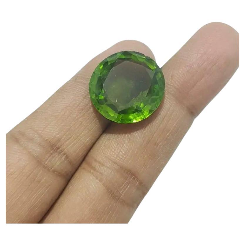 Burma Peridot 26 Karat geschliffener Stein natürlicher grüner Peridot Vintage Sammlerstück