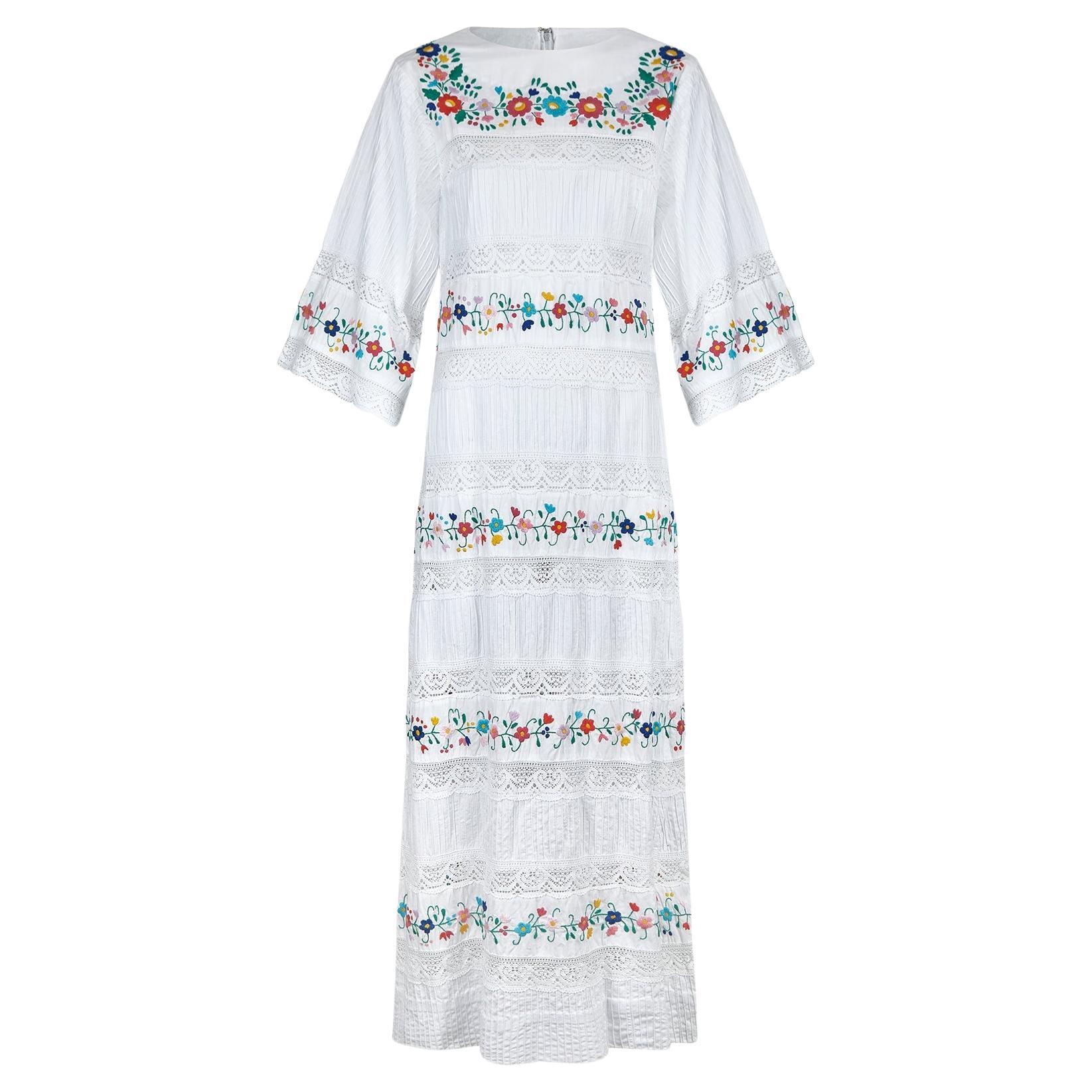 What are some examples of traditional Mexican dresses?