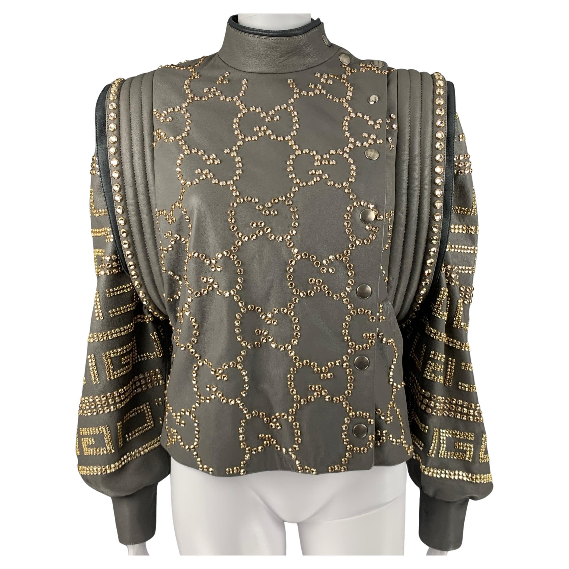 GUCCI FW2018 Runway Size 2 Grey Gold Leather Studded Cropped Jacket For Sale