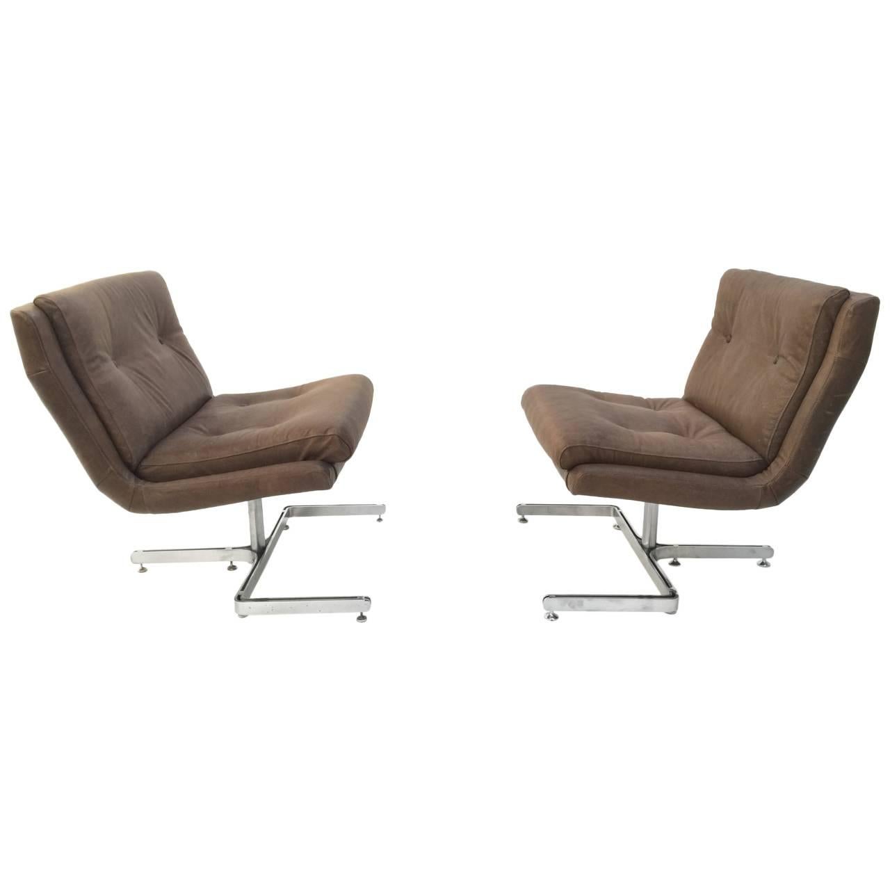Pareja de sillones de salón de cuero restaurados por "Raphael", 1973, Francia Publicado en venta