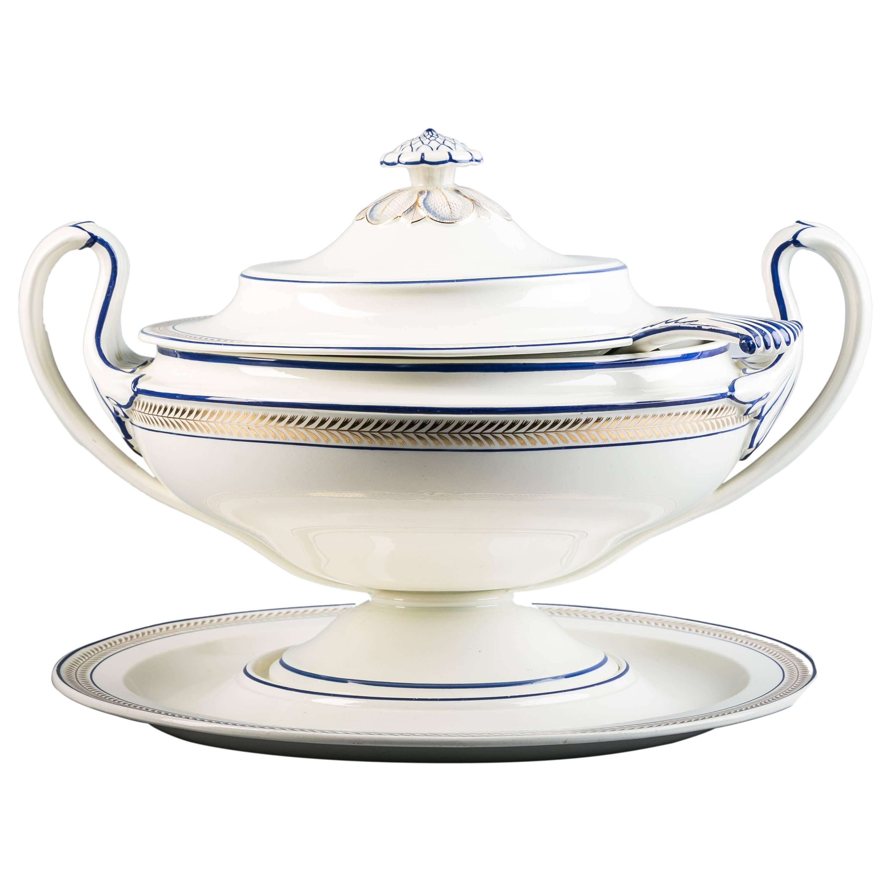 Sopera con tapa y soporte de cerámica inglesa, Wedgwood, hacia 1790