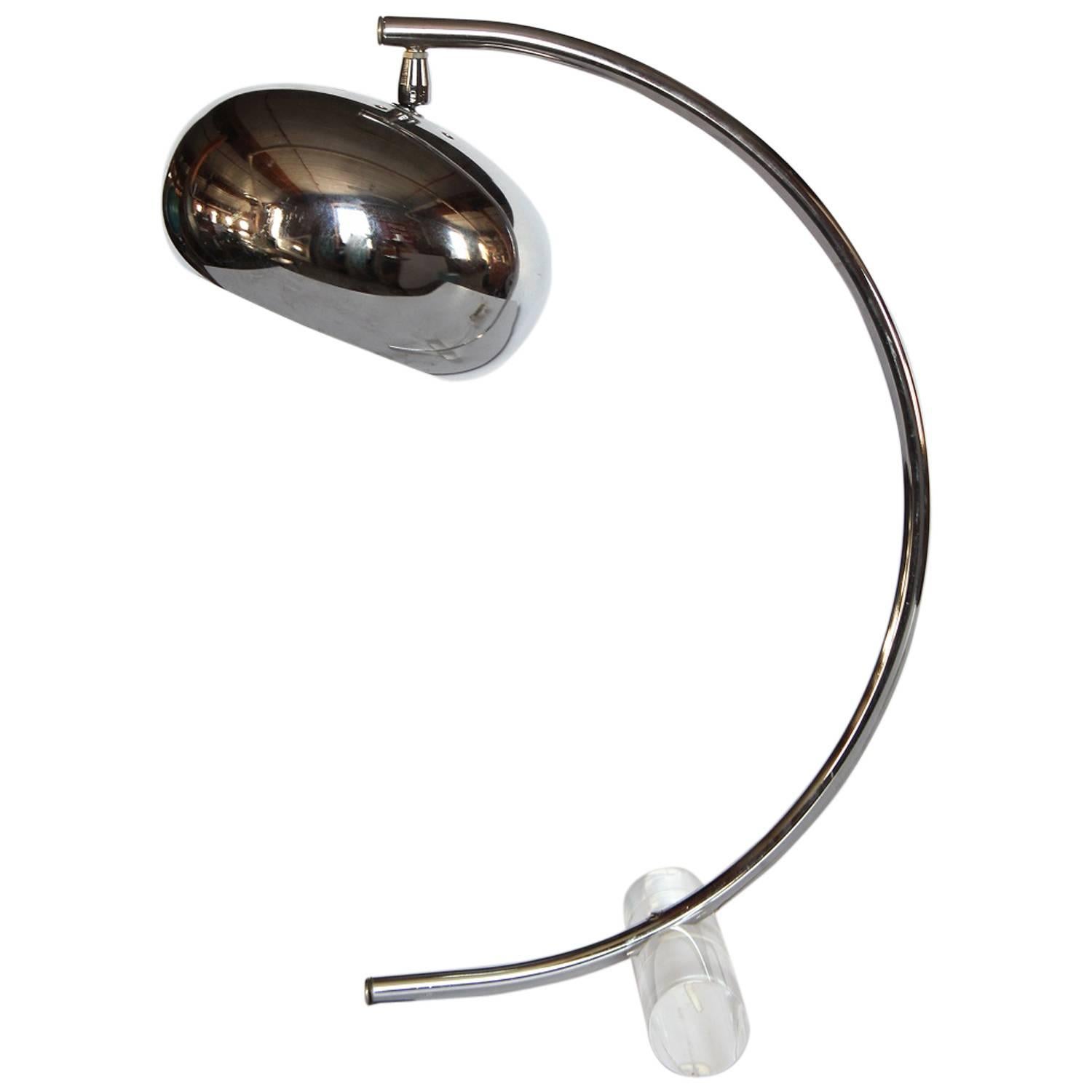 Stylish Mid-Century Chrome and Lucite Desk Lamp For Sale
