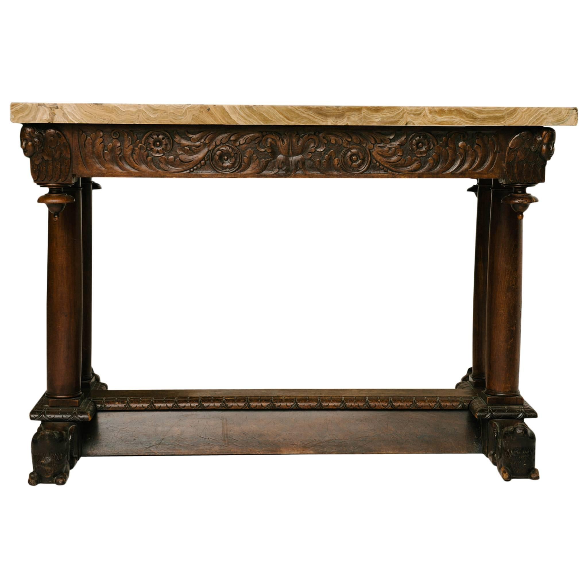 console ou table de centre en noyer sculpté du XVIIe siècle avec plateau en onyx.