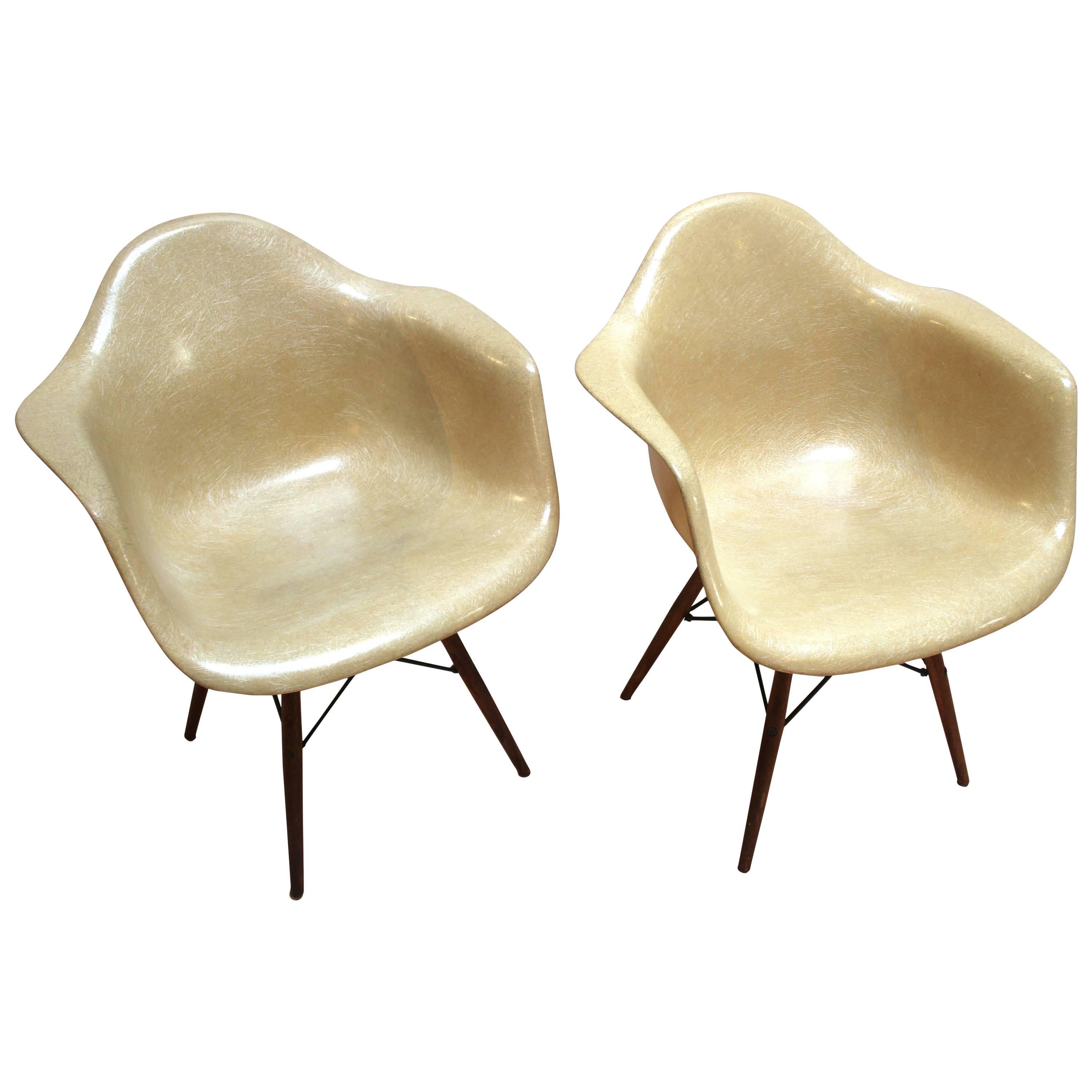 Pair of 1950s fiberglass DAW lounge chairs by Charles and Ray Eames, manufactured by Zenith Plastics for Herman Miller. The dowels in the bases are walnut. Price is for the pair.