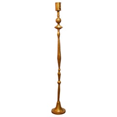 Lampadaire sculptural Pomme De Pin en bronze doré d'après Giacometti